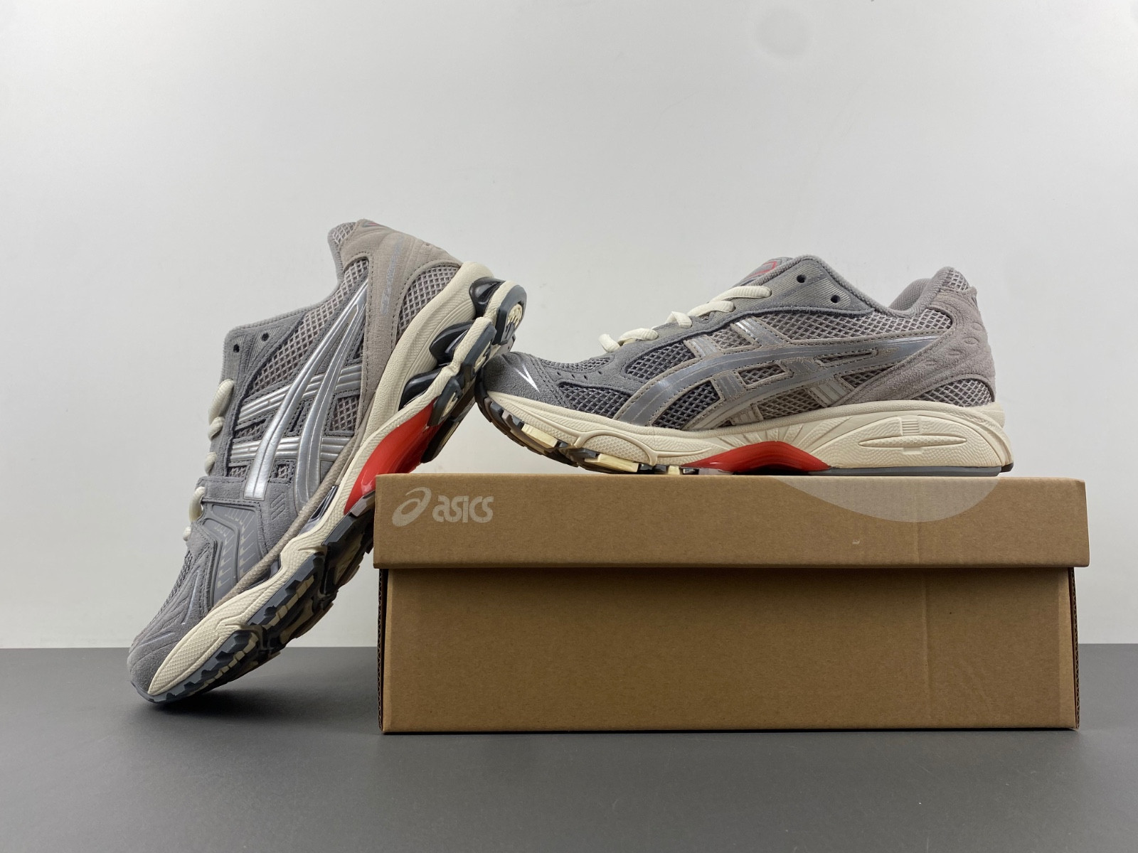 As*ic*s gel-kayano 14  1201a019-023