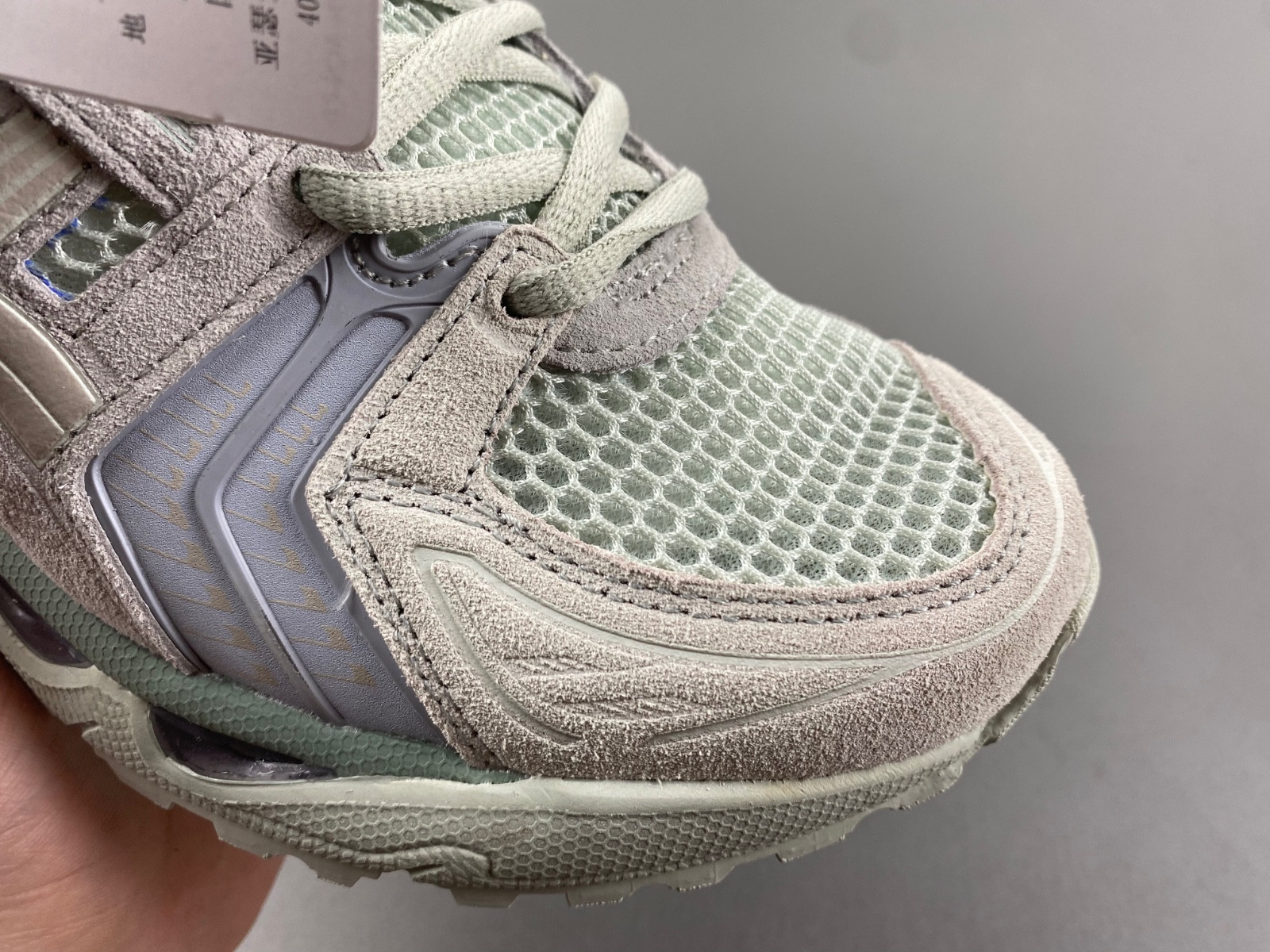 As*ic*s gel-kayano 14  1201a019-024