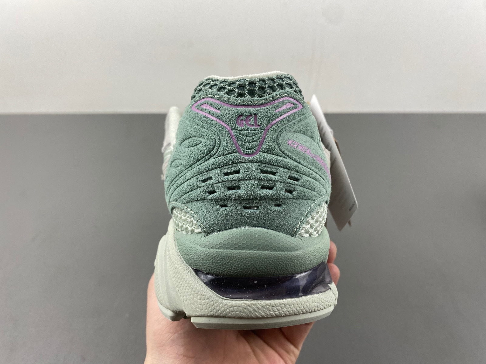 As*ic*s gel-kayano 14  1201a019-024