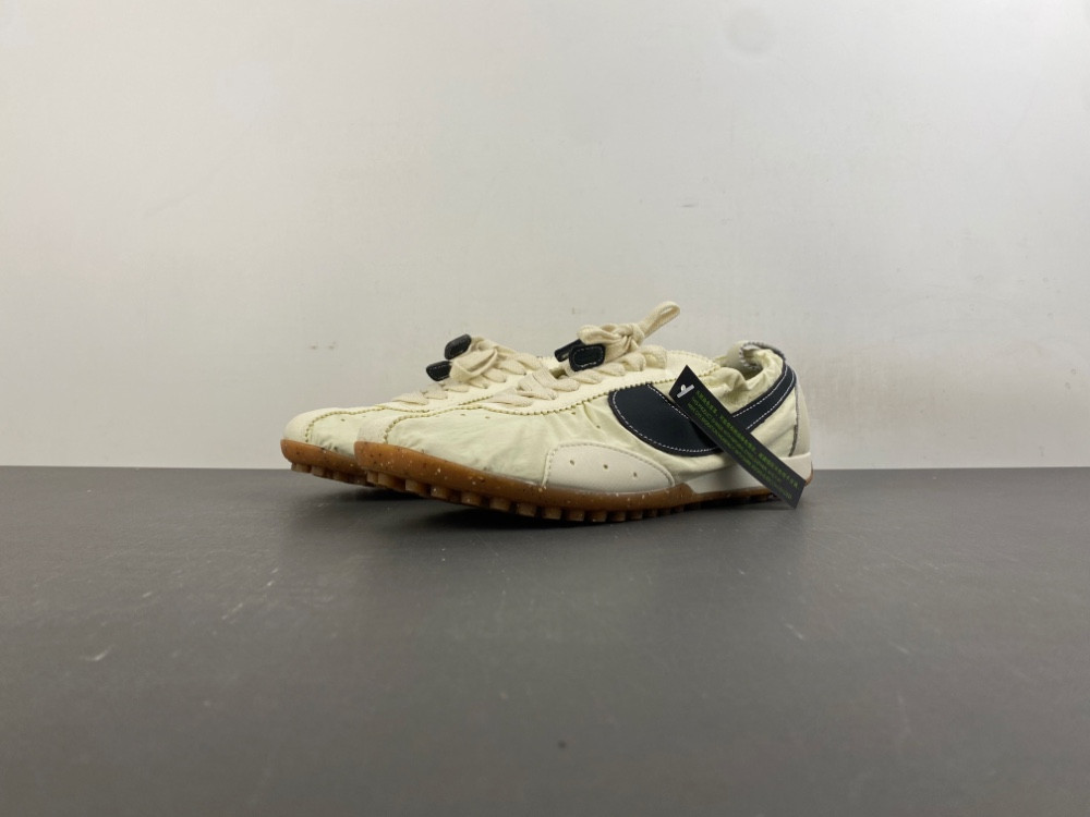 Jacquemus x Nike Jacumoon Shoe HV8547-700