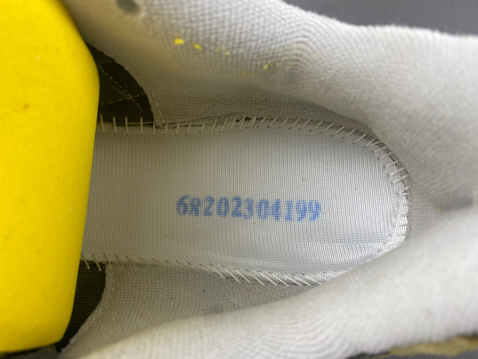 As*ic*s gel-kayano 14  1201a019-025