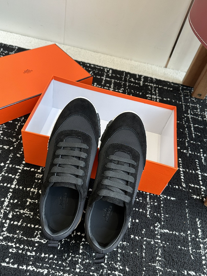H**me5 SNEAKER