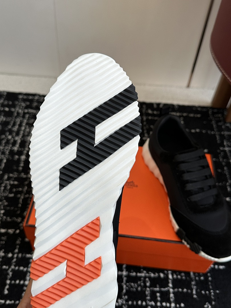 H**me5 SNEAKER