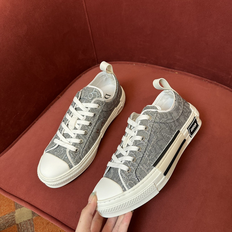 DR B23 Low Top Sneaker