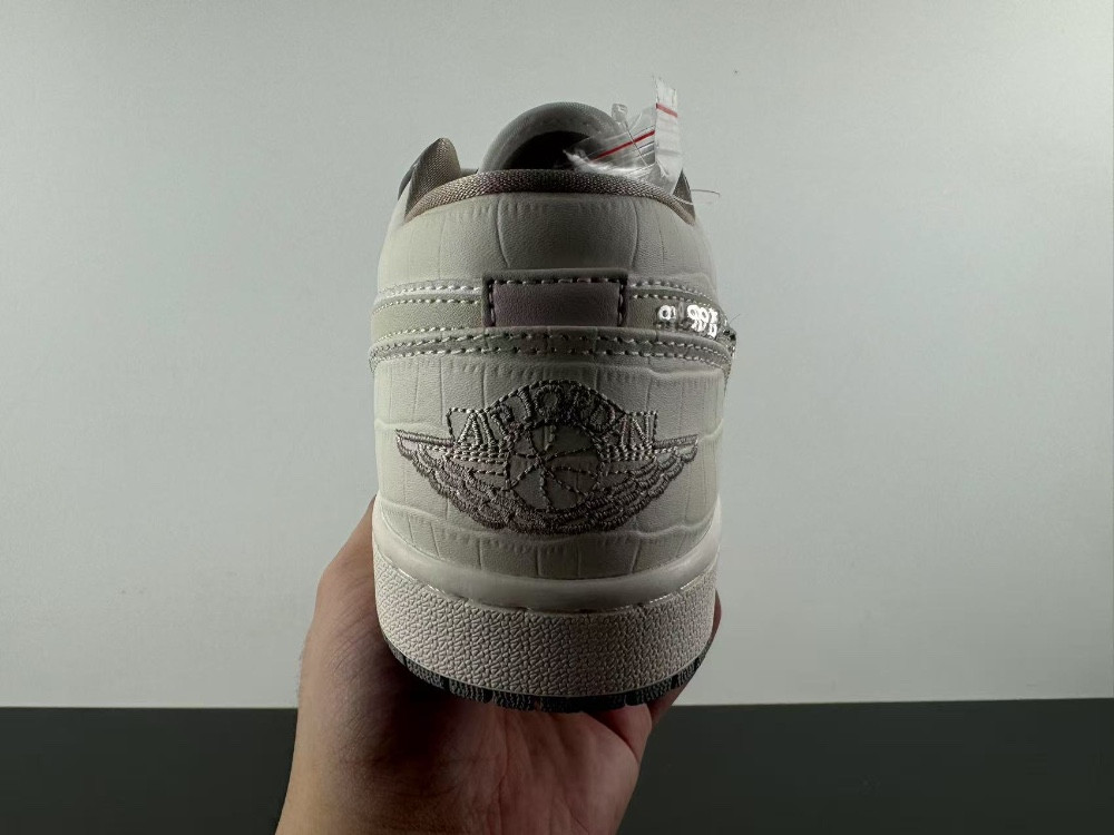 Air Jordan 1 Low IH7323-101