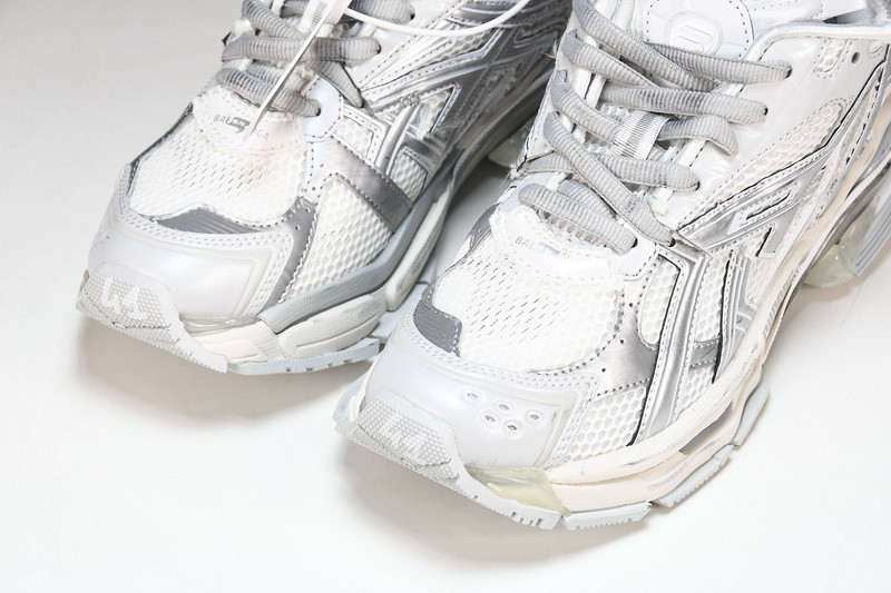 Balenciaga Runner W3RBL-8100