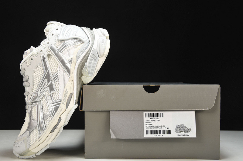 Balenciaga Runner W3RBL-8100