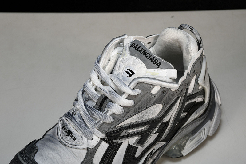 Balenciaga Runner W3RB5-9012