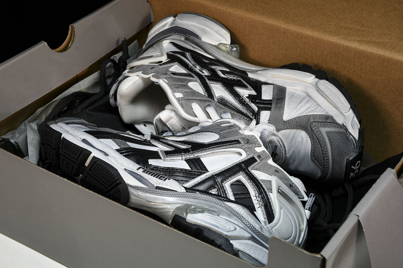 Balenciaga Runner W3RB5-9012