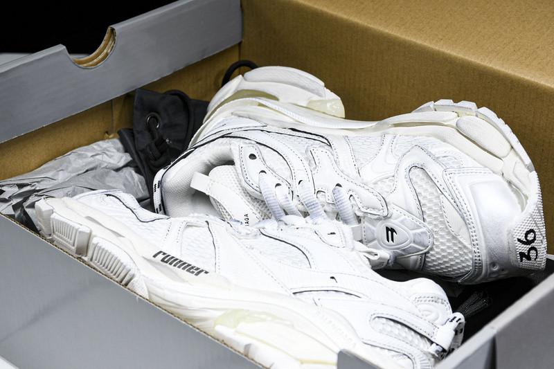 Balenciaga Runner W3RXP-9010