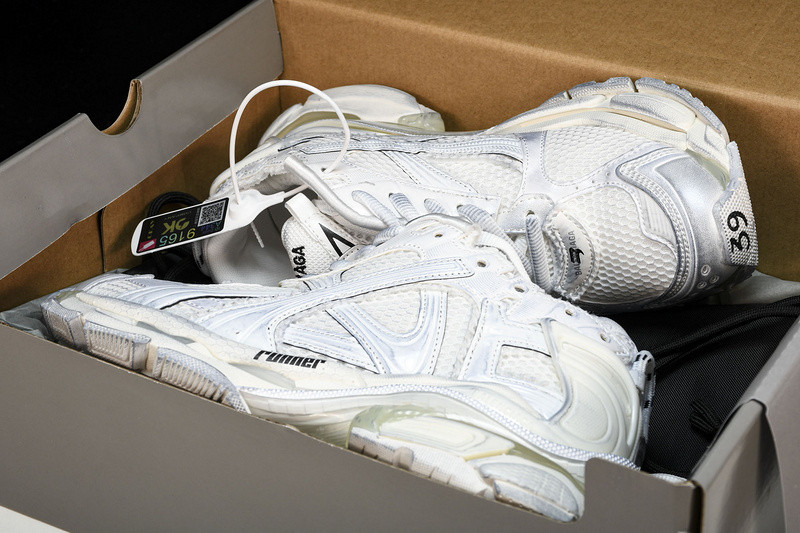 Balenciaga Runner W3RBW-0102