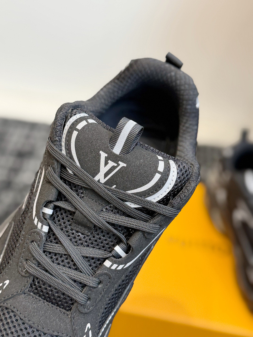 L*V Tatic Runner Sneaker