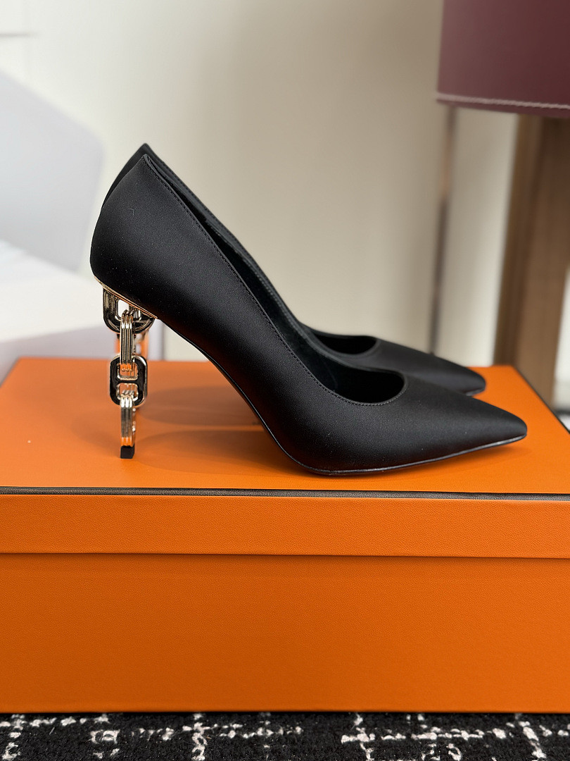 H**me5 HIGH HEELS