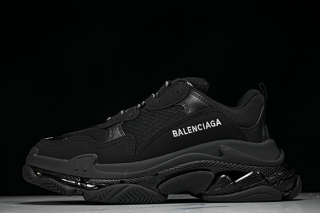 Ba1en*iaga Triple S 3.0 W1FB3-1001