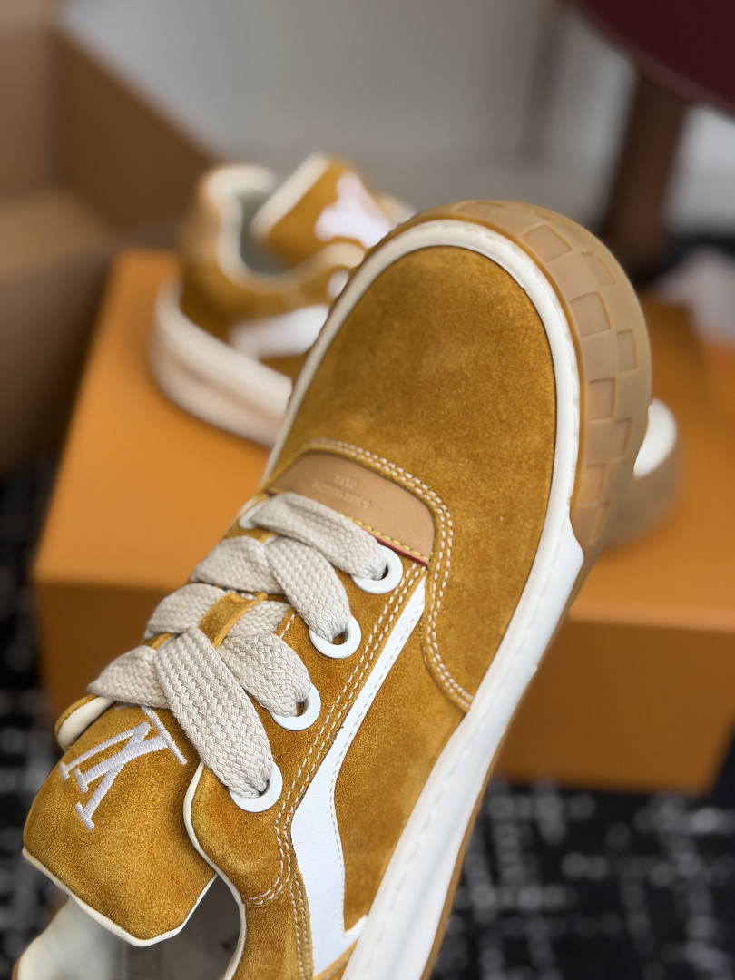 L*V TILTED Sneaker