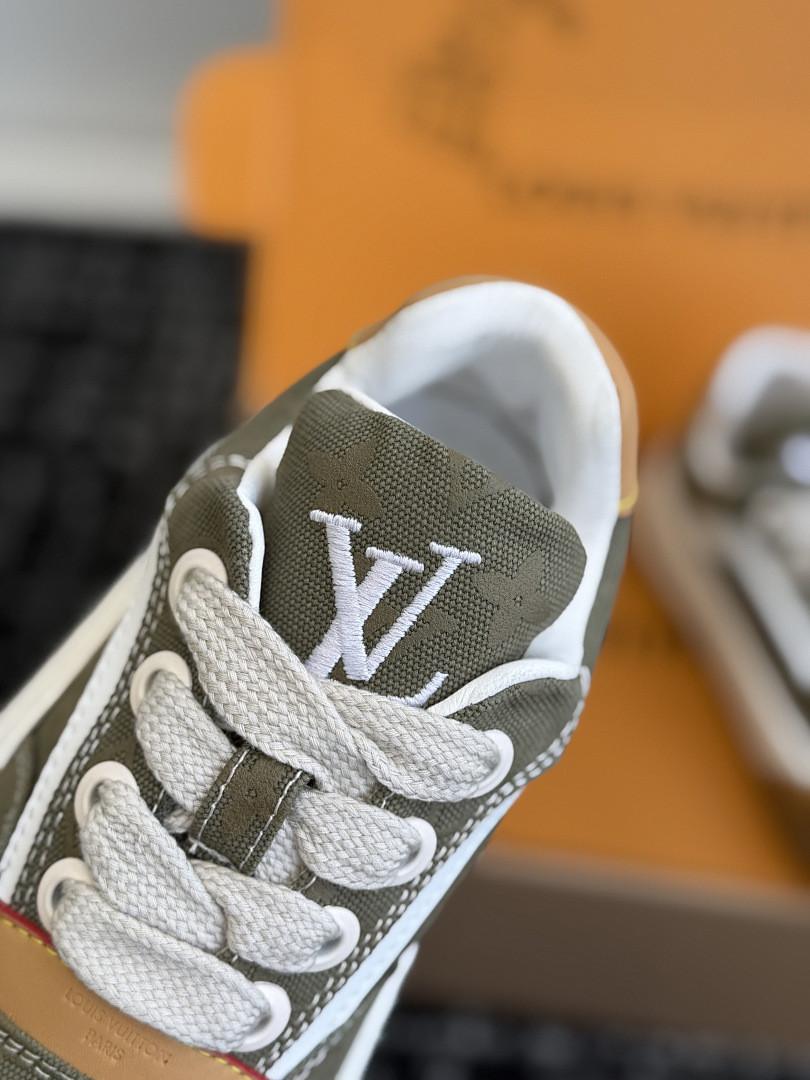 L*V TILTED Sneaker