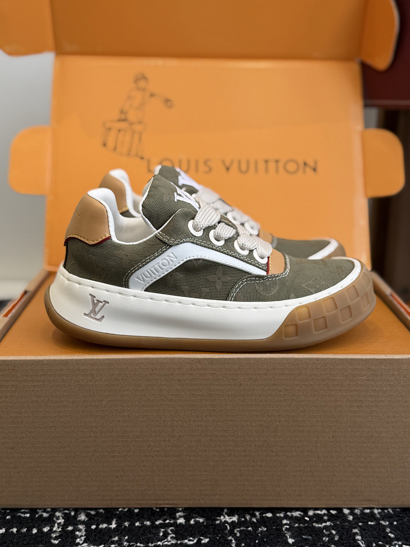 L*V TILTED Sneaker