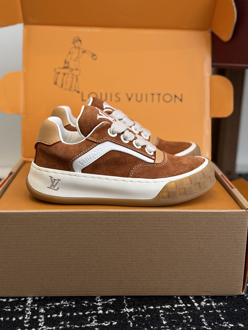L*V TILTED Sneaker