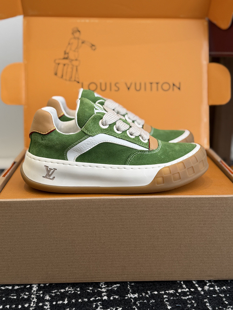 L*V TILTED Sneaker