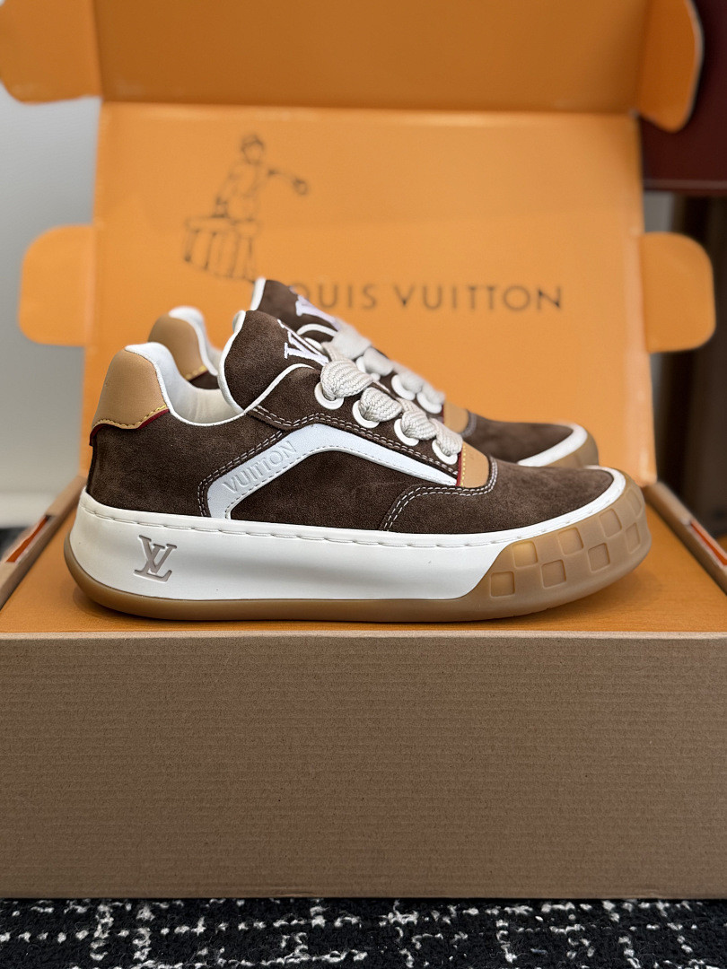 L*V TILTED Sneaker