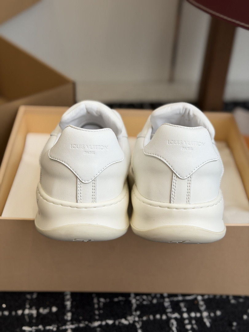 L*V TILTED Sneaker