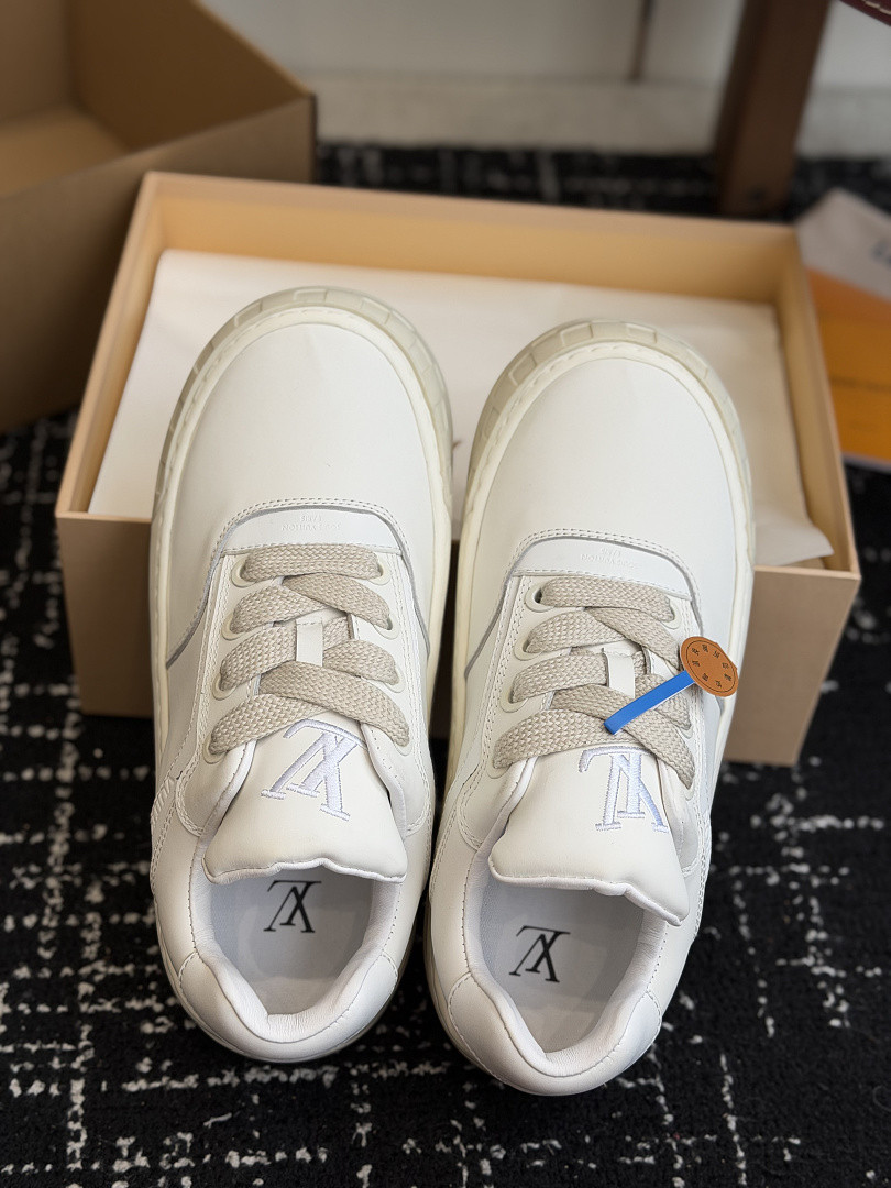 L*V TILTED Sneaker