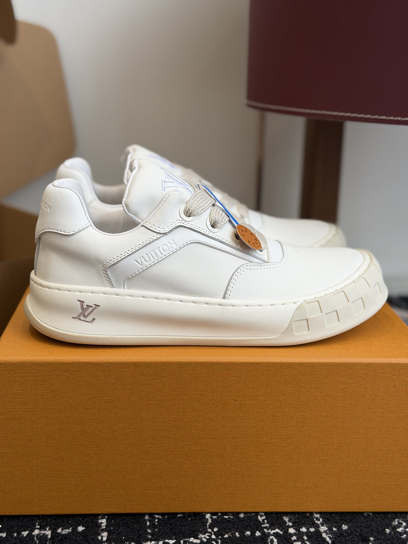 L*V TILTED Sneaker