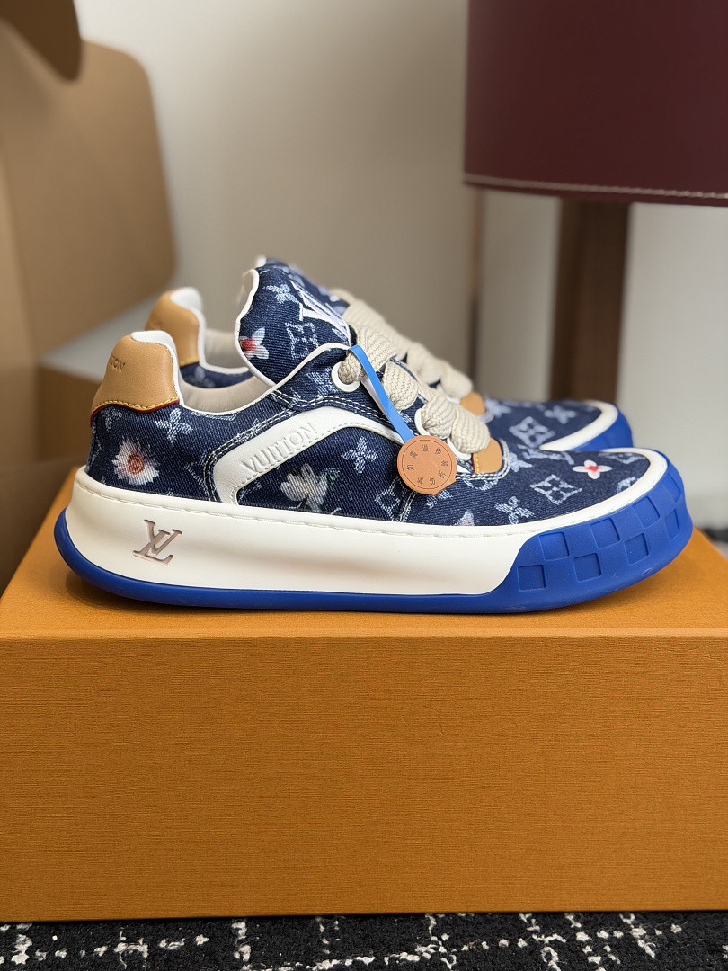 L*V TILTED Sneaker