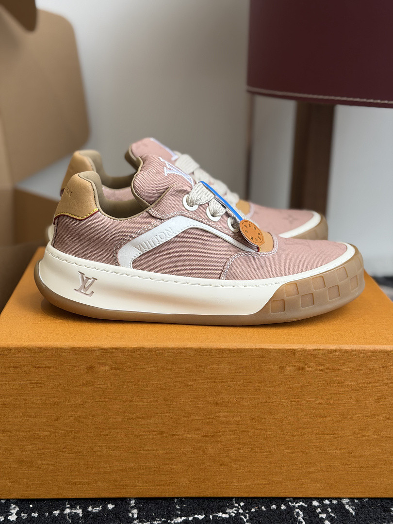 L*V TILTED Sneaker