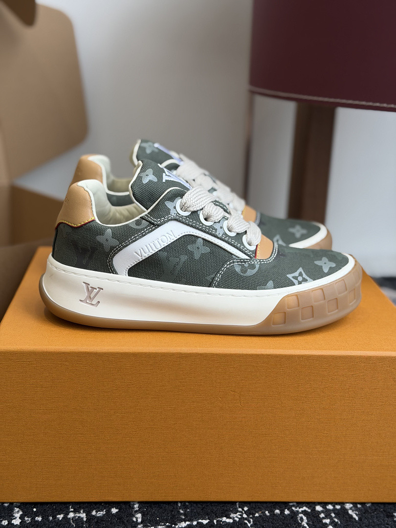 L*V TILTED Sneaker