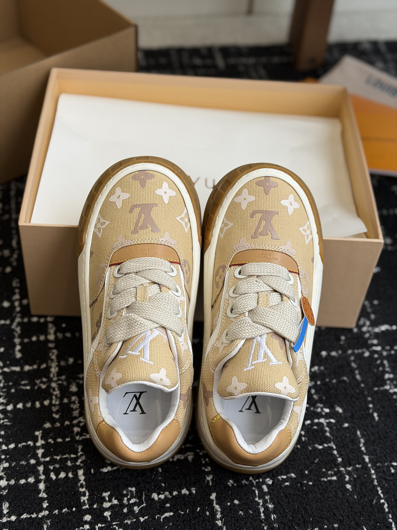 L*V TILTED Sneaker
