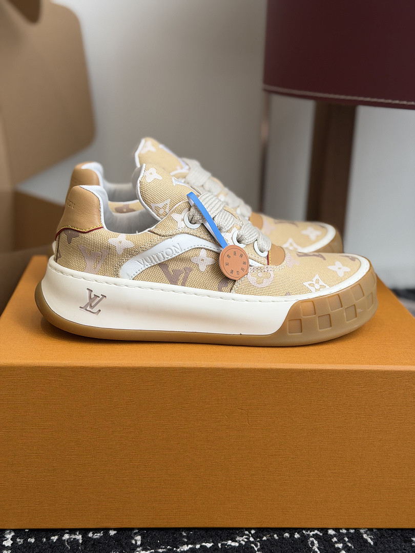 L*V TILTED Sneaker
