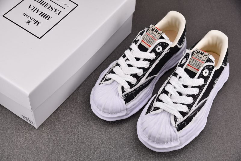Ma1s0n Mihara Sneakers