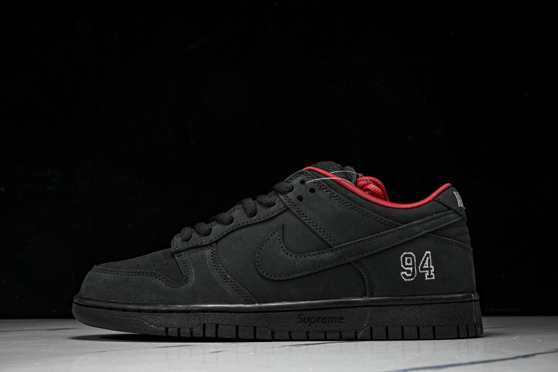Svp*me x Nike SB Dunk Low HQ8487-001