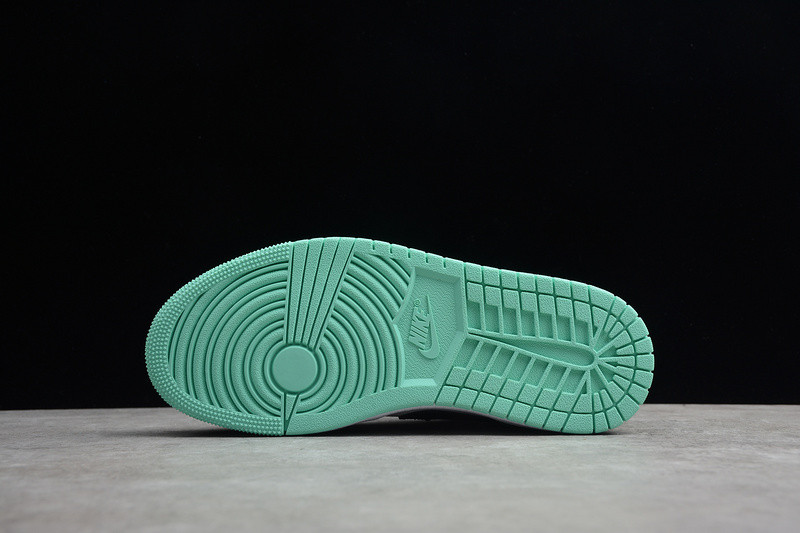 Air Jordan 1 Retro Low 