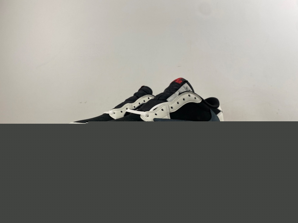 Travis Scott x Air Jordan 1 DZ4137-700