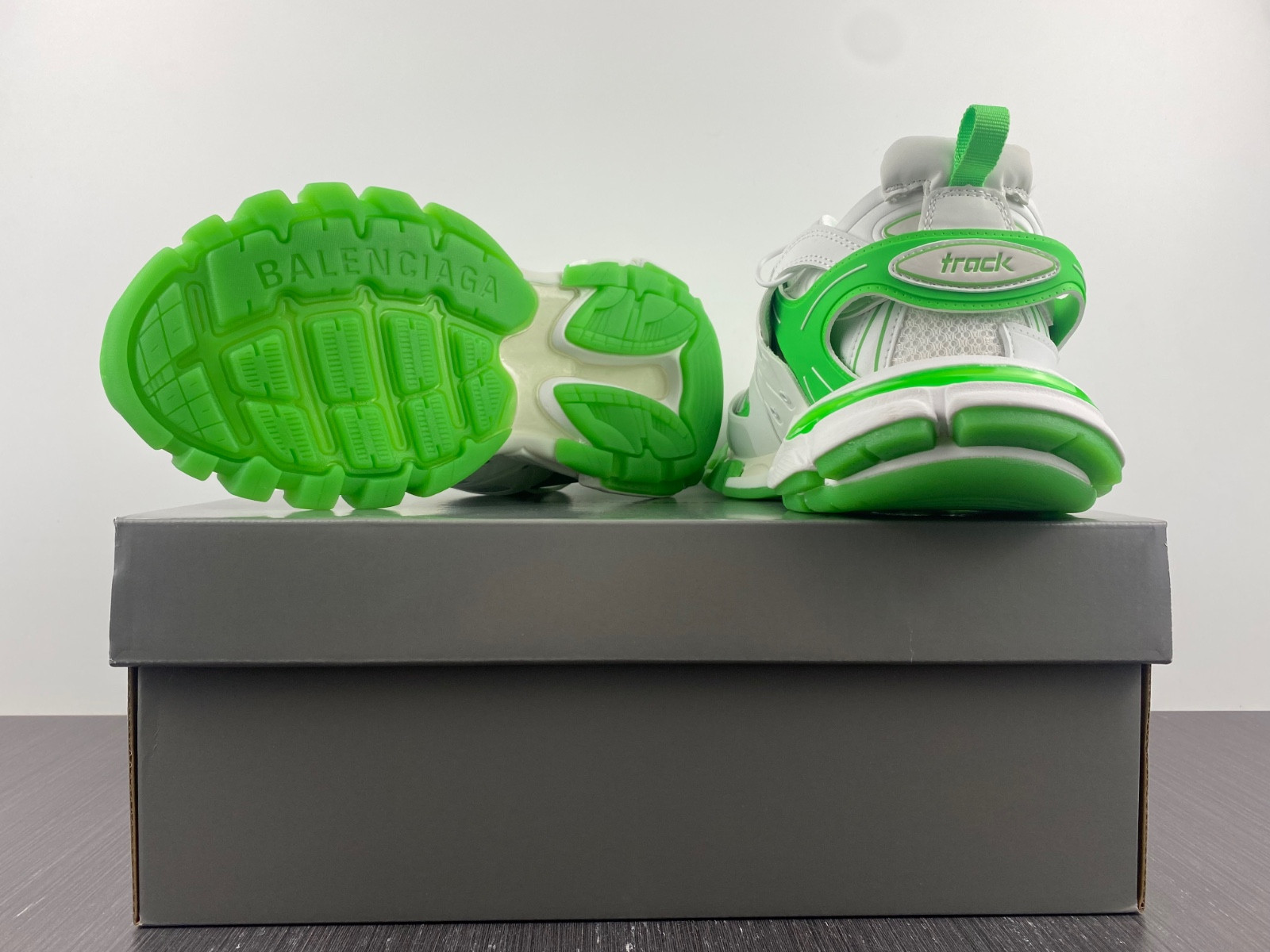 Ba*len*cia*ga track  542023 w3rl1 9035