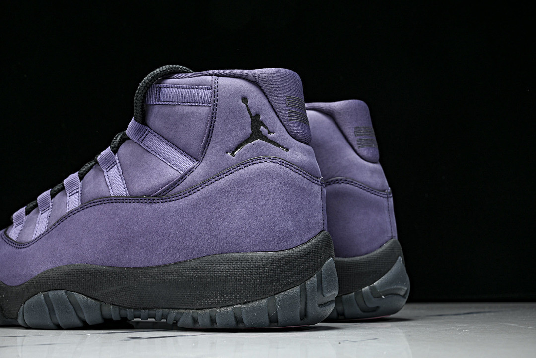 Air Jordan 11 “Las Vegas” IO8961-553