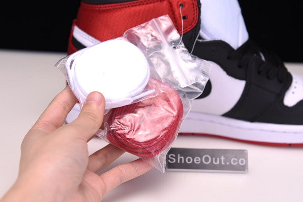 Air Jordan 1 Retro High “Satin Black Toe” CD0461-016