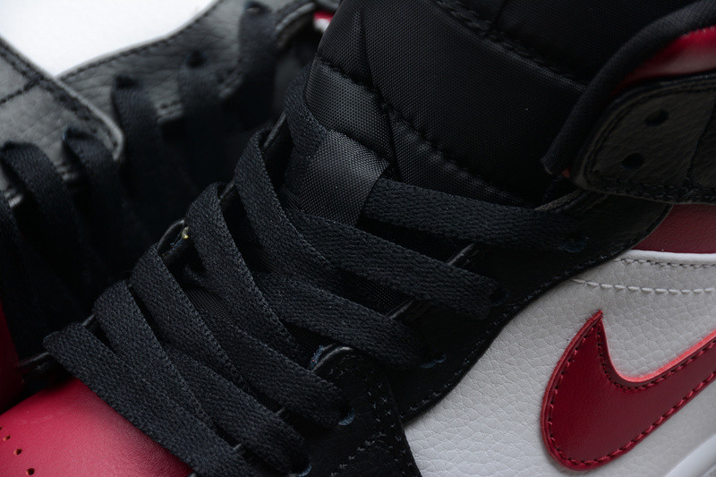 Air Jordan 1 Mid Bred Toe 554724-066