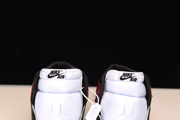 Air Jordan 1 Retro High “Satin Black Toe” CD0461-016