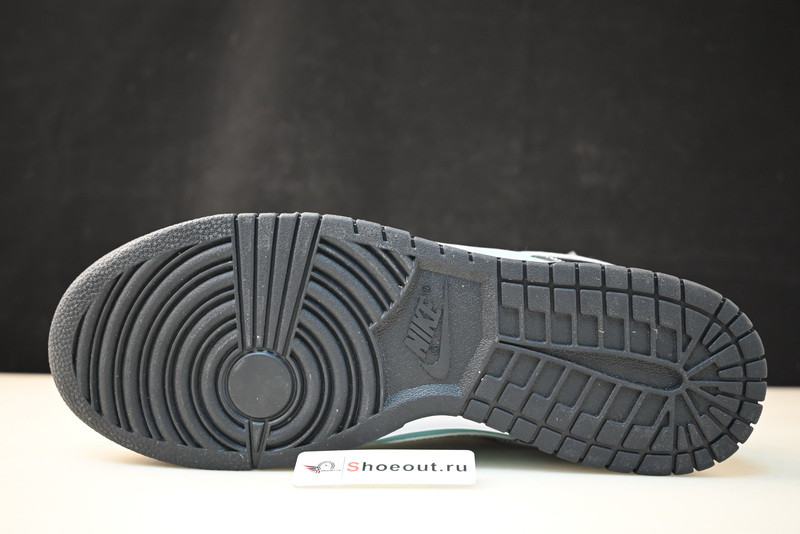 Diamond Supply Co. x Dunk Low Pro SB 