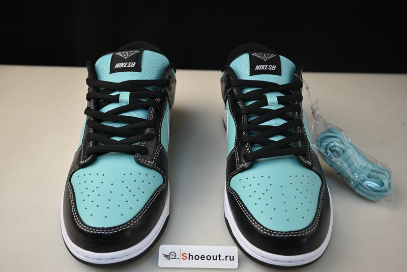 Diamond Supply Co. x Dunk Low Pro SB 