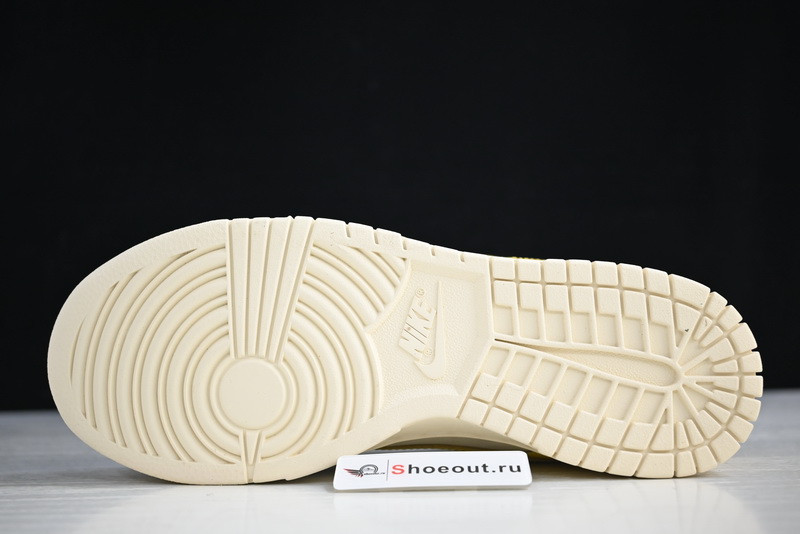 Nike Dunk Low “Banana” DR5487-100