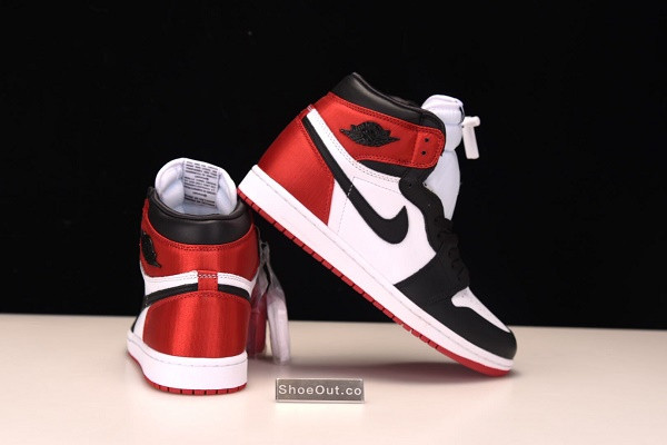 Air Jordan 1 Retro High “Satin Black Toe” CD0461-016
