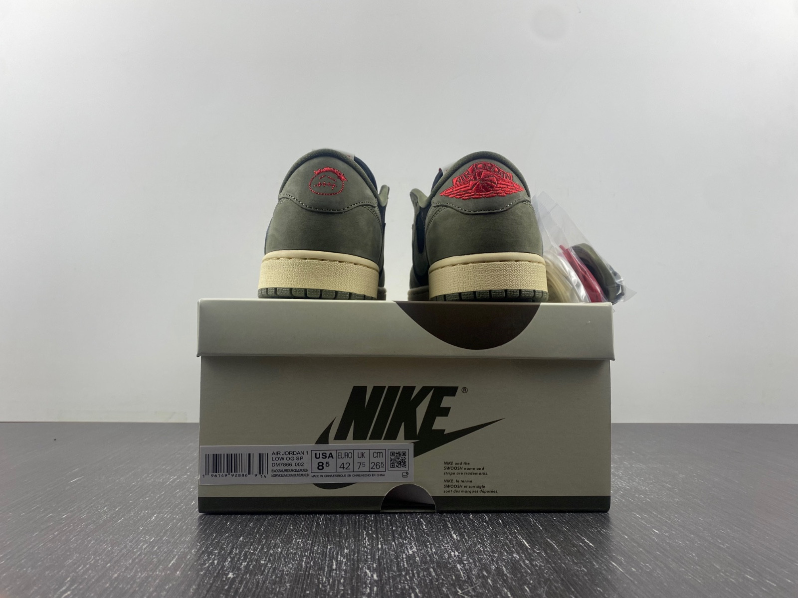 Travis Scott x Air Jordan 1 Low OG DM7866-002