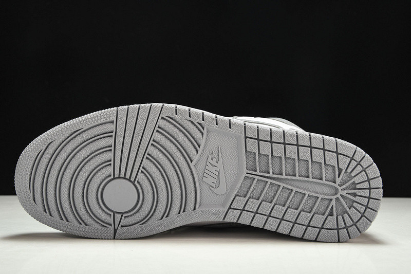 Air Jordan 1 High OG “Stealth” 555088-037