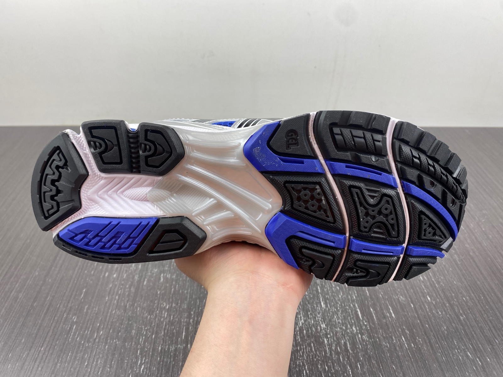 As*ic*s gel-kayano 14  1201a019-401