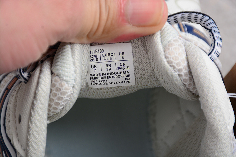 As*ic*s 1011a614-109