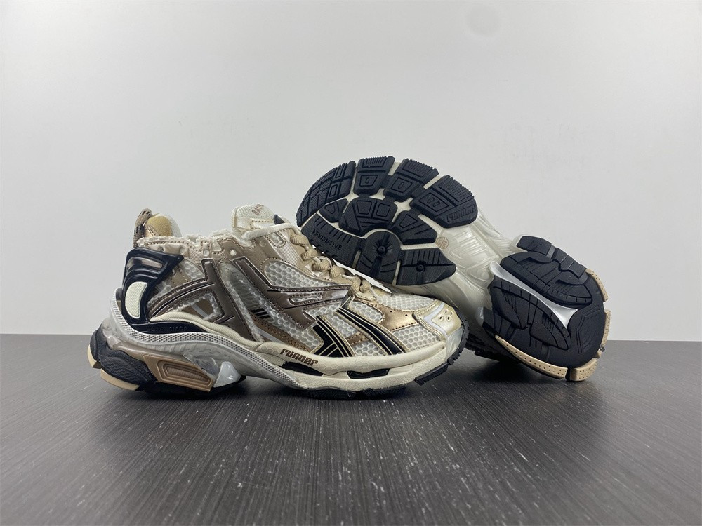 Ba*len*cia*ga runner  677483 w3rn1 1125